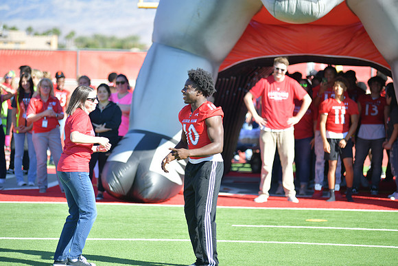 2022 05 homecoming assembly DE1_5535