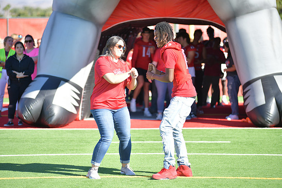 2022 05 homecoming assembly DE1_5559