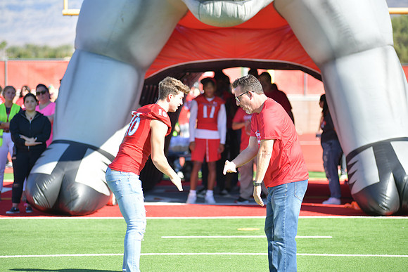 2022 05 homecoming assembly DE1_5595