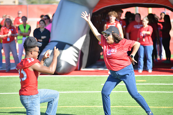 2022 05 homecoming assembly DE1_5670