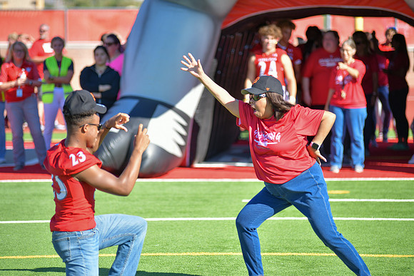 2022 05 homecoming assembly DE1_5671