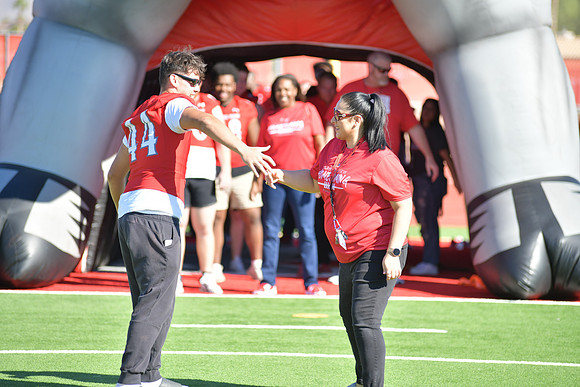2022 05 homecoming assembly DE1_5798