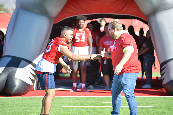 2022 05 homecoming assembly DE1_5844