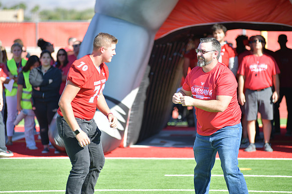 2022 05 homecoming assembly DE1_5929
