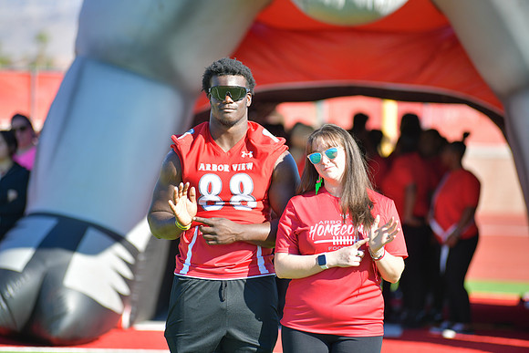 2022 05 homecoming assembly DE1_5997