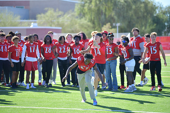 2022 05 homecoming assembly DE1_6001