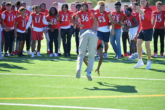 2022 05 homecoming assembly DE1_6004