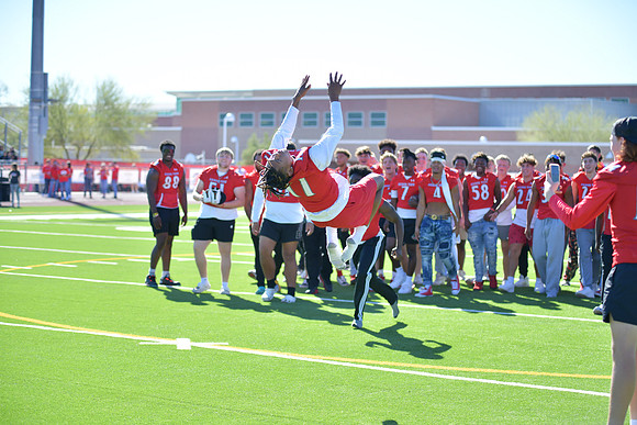 2022 05 homecoming assembly DE1_6016