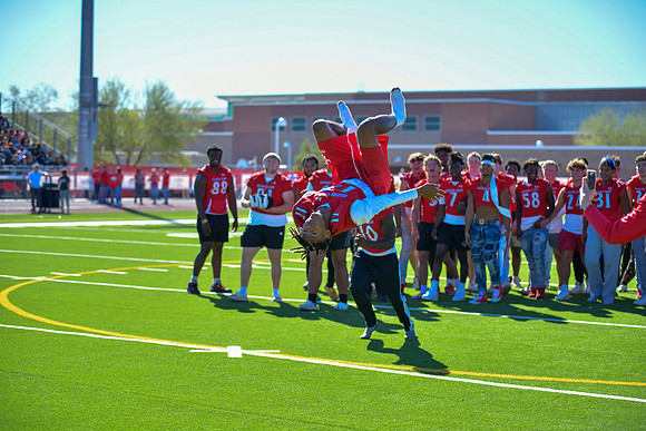 2022 05 homecoming assembly DE1_6017