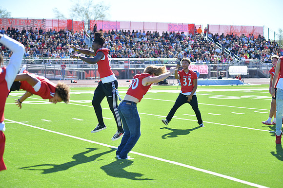 2022 05 homecoming assembly DE1_6022