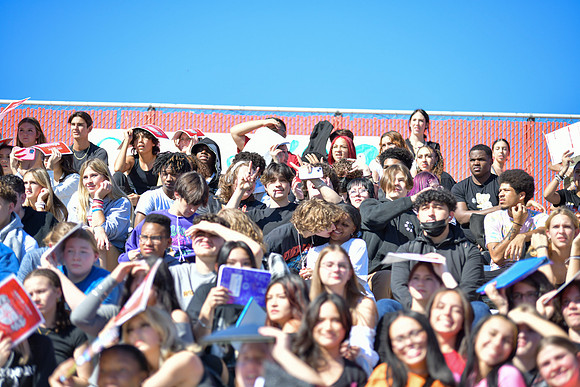 2022 05 homecoming assembly DE1_6269