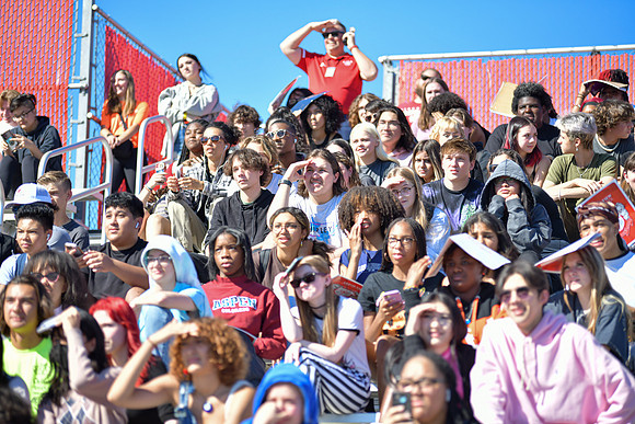 2022 05 homecoming assembly DE1_6275