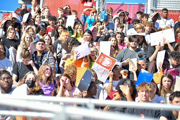 2022 05 homecoming assembly DE1_6289