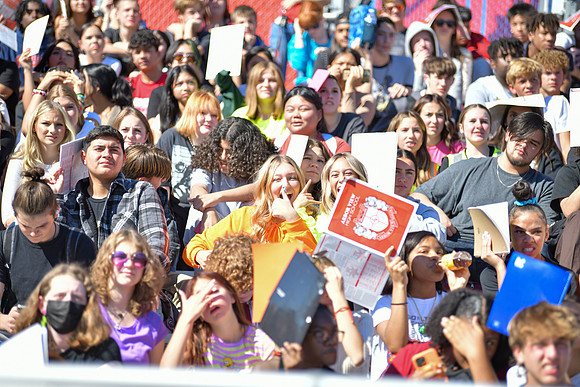 2022 05 homecoming assembly DE1_6290