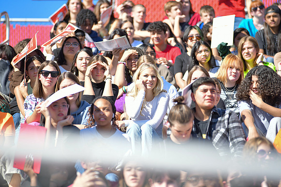 2022 05 homecoming assembly DE1_6292