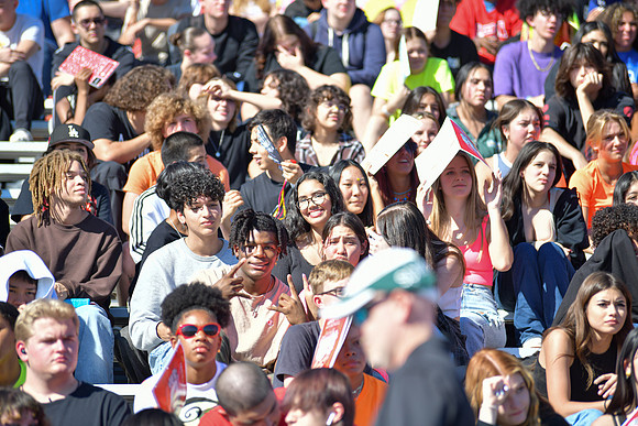 2022 05 homecoming assembly DE1_6302