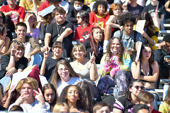 2022 05 homecoming assembly DE1_6311