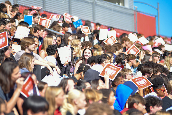 2022 05 homecoming assembly DE1_6330