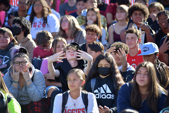 2022 05 homecoming assembly DE1_6341