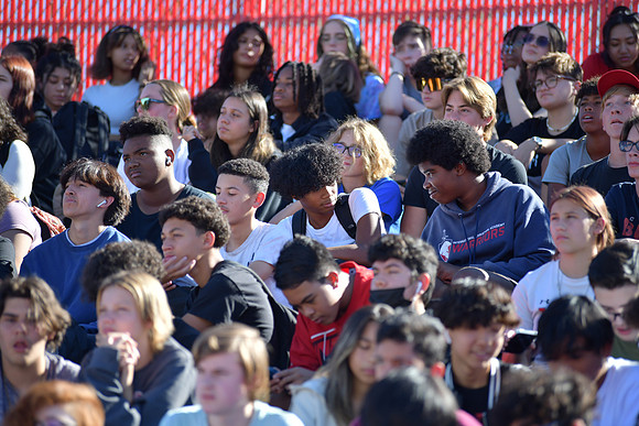 2022 05 homecoming assembly DE1_6345