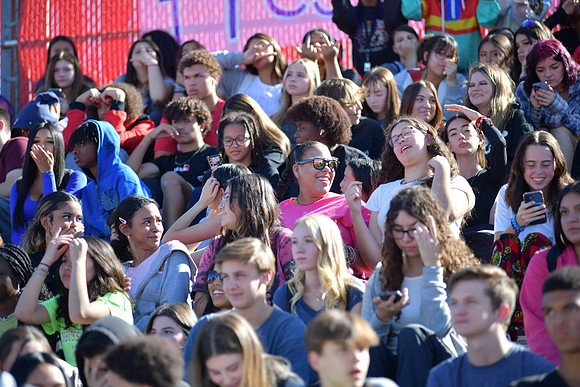 2022 05 homecoming assembly DE1_6349