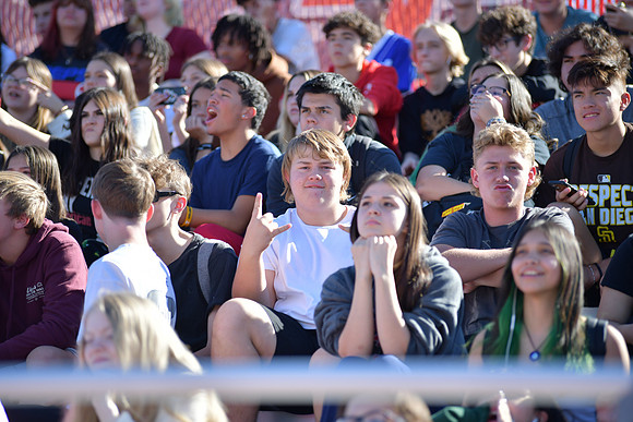 2022 05 homecoming assembly DE1_6355
