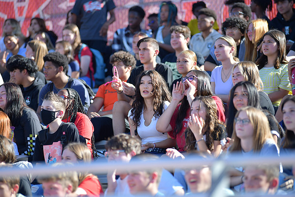 2022 05 homecoming assembly DE1_6358