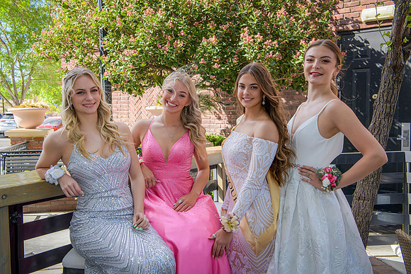 2022 prom DE1_8989-Edit