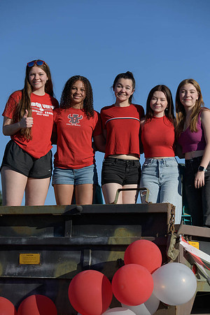 2022 avhs parade-3